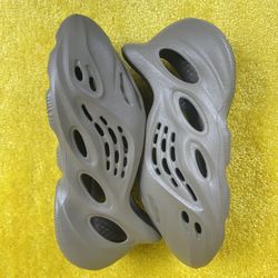 adidas Yeezy Foam RNR Stone Taupe ID4752  Size: US M 9 