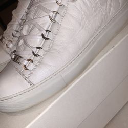 Balenciaga Arena Mens Top Sneaker Size 42/ FITS LIKE A for Sale in Chicago, IL - OfferUp