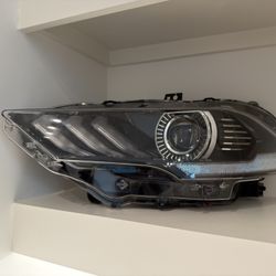 NEW! Ford Mustang S550 OEM Driver Side Headlight