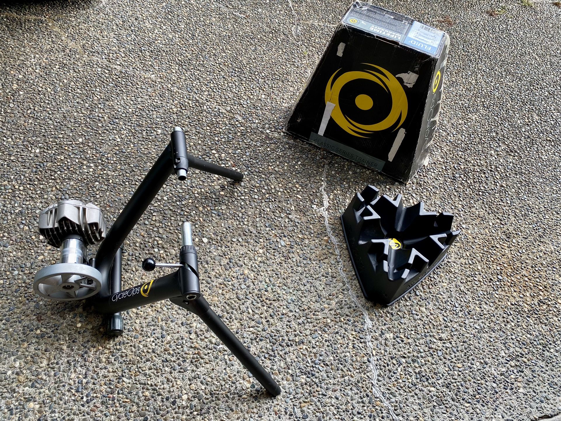 CycleOps Fluid Trainer With Front Wheel Block