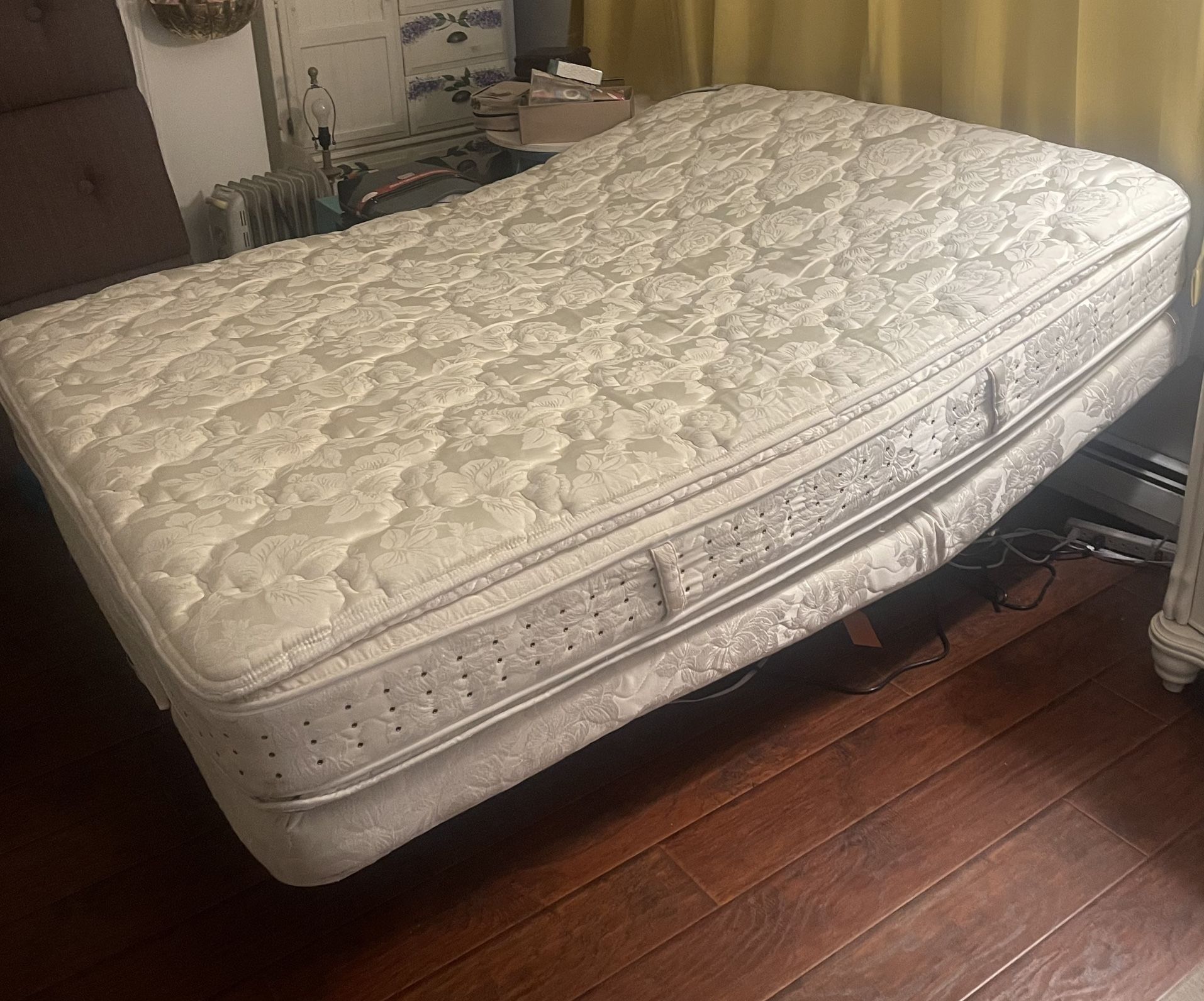 Orthomatic Adjustable Bed With Queen Chiropractic Mattress