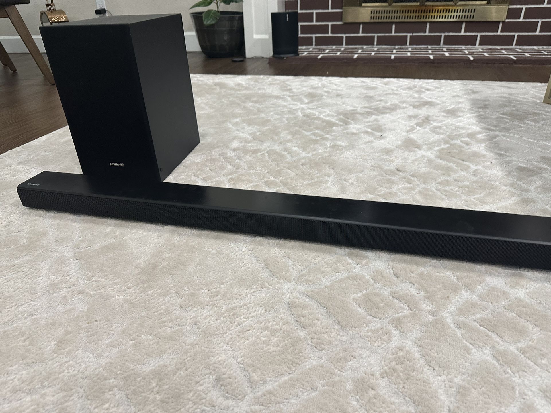 Samsung HW-R60C 3.1 Channel Soundbar with Wireless Subwoofer