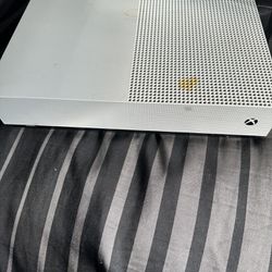 Xbox About 4 Years Old But Still Works Great