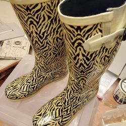 Rain Boots Size 8