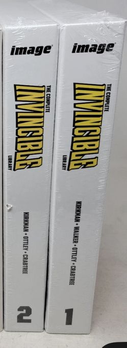 Invincible slipcase edition vol 1 and 2