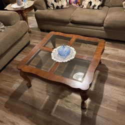 Vintage Queen Anne Glass-Top Coffee Table – Excellent Condition!