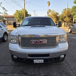 2011 GMC 2500 crew cab $19,500 208,433 miles white with black interior