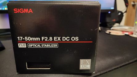 Sigma 17-50mm f/2.8 EX DC OS HSM FLD Large Aperture Standard Zoom Lens for Canon Digital DSLR Camera