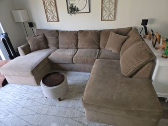 Large U Shaped Brown Sectional couch w/ Storage Ottoman