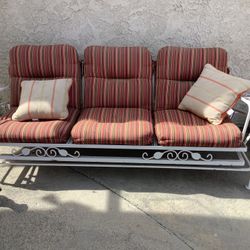 VINTAGE WROUGHT IRON SWING BENCH FOR 3 People MINT CONDITION PICKUP IN Sylmar Ca 91342