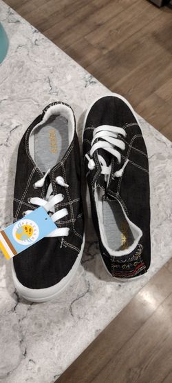 BLACK CANVAS SHOES. SIZE 11
