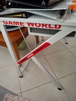 Gaming desk white metal