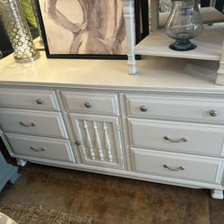 CUTE DRESSER AT PICKY PINCHERS 5280 SEMINOLE BLVD ST PETE OPEN NOON TO 6 Pm FREE DELIVERY 