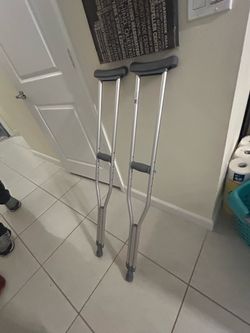Crutches for people in need not used