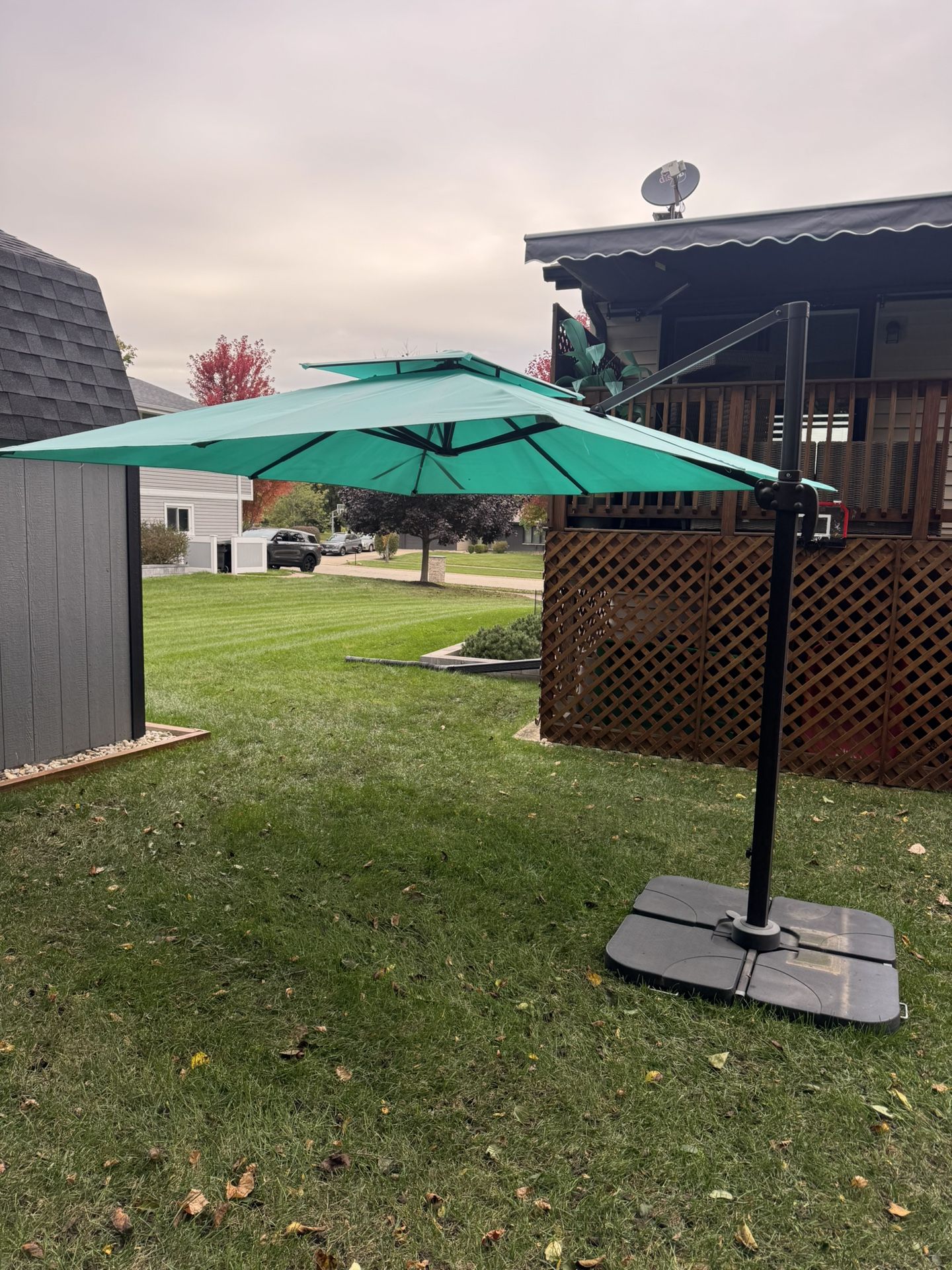 Patio/deck Cantilever Umbrella 