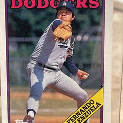 Fernando Valenzuela Topps Baseball Card 