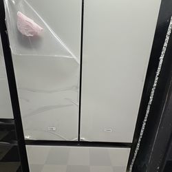 Samsung Bespoke Refrigerator With Beverage Center In White Glass