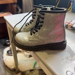 Doc, Martens, girl