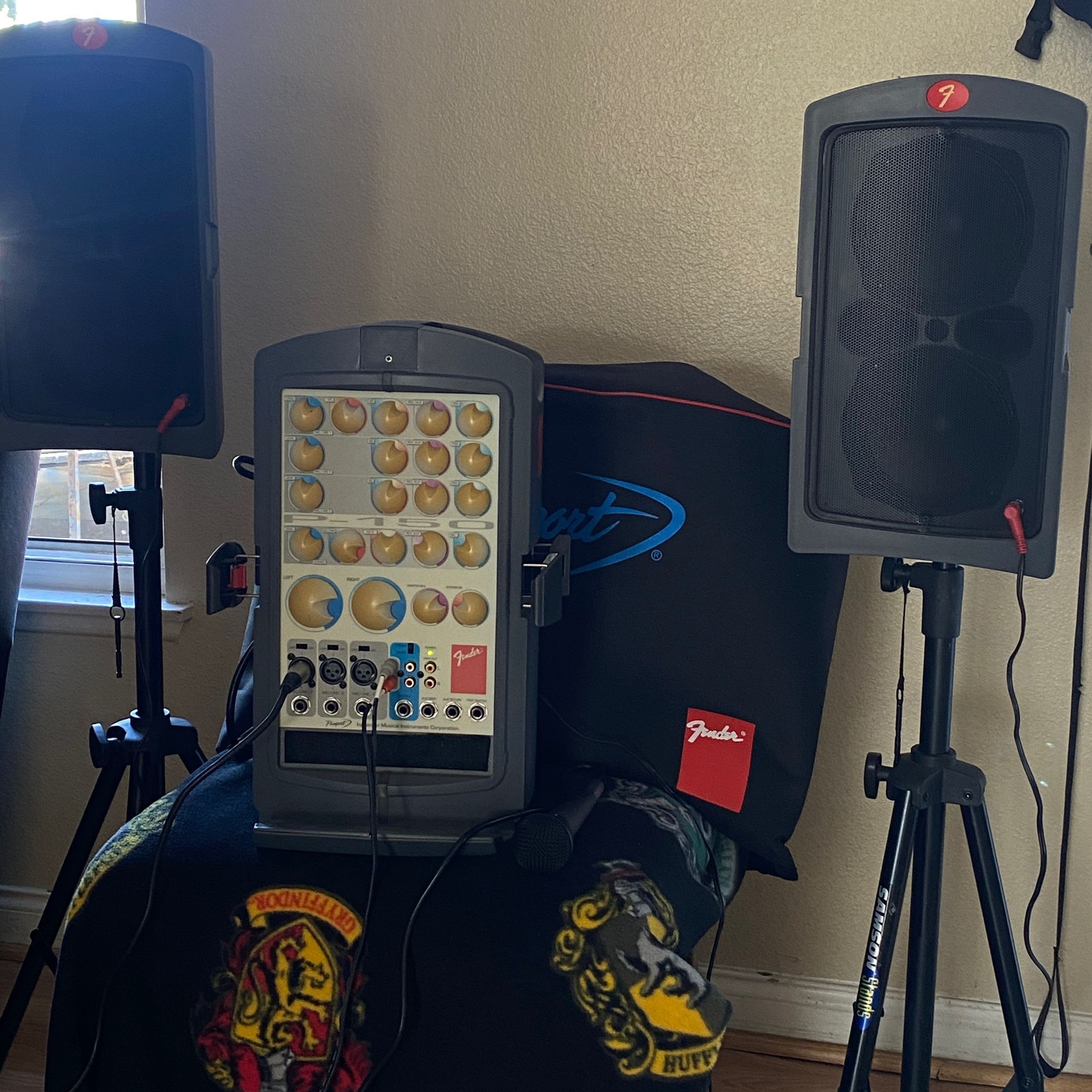 Fender Passport P-150 Gray 250w Wired Portable Sound Speaker System