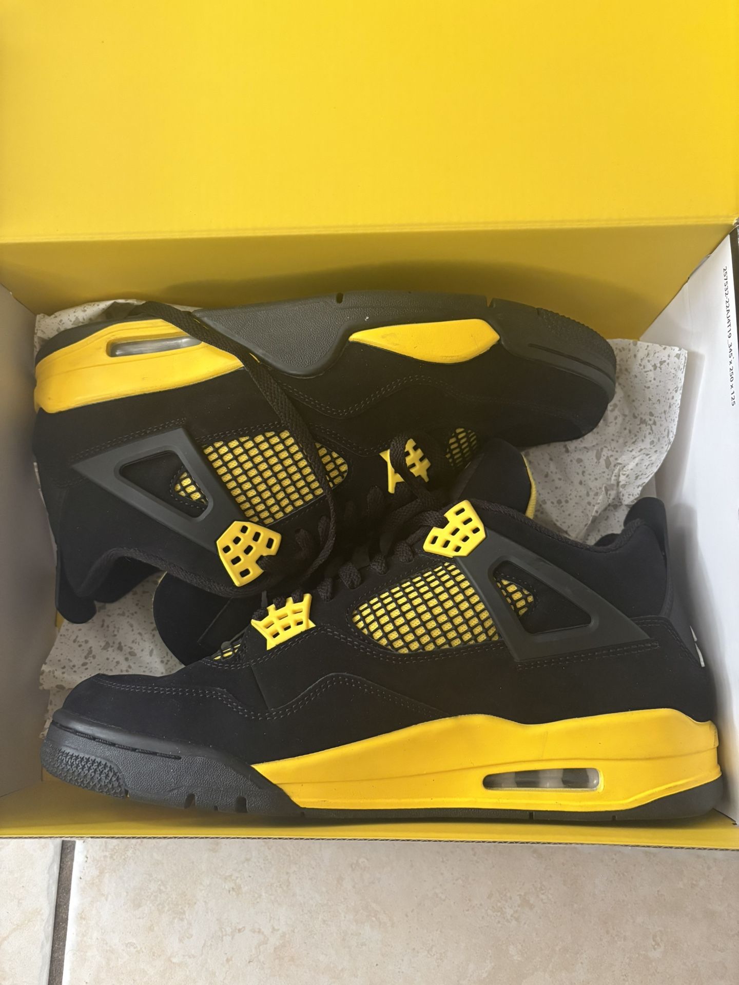 Jordan 4 Retro Thunder