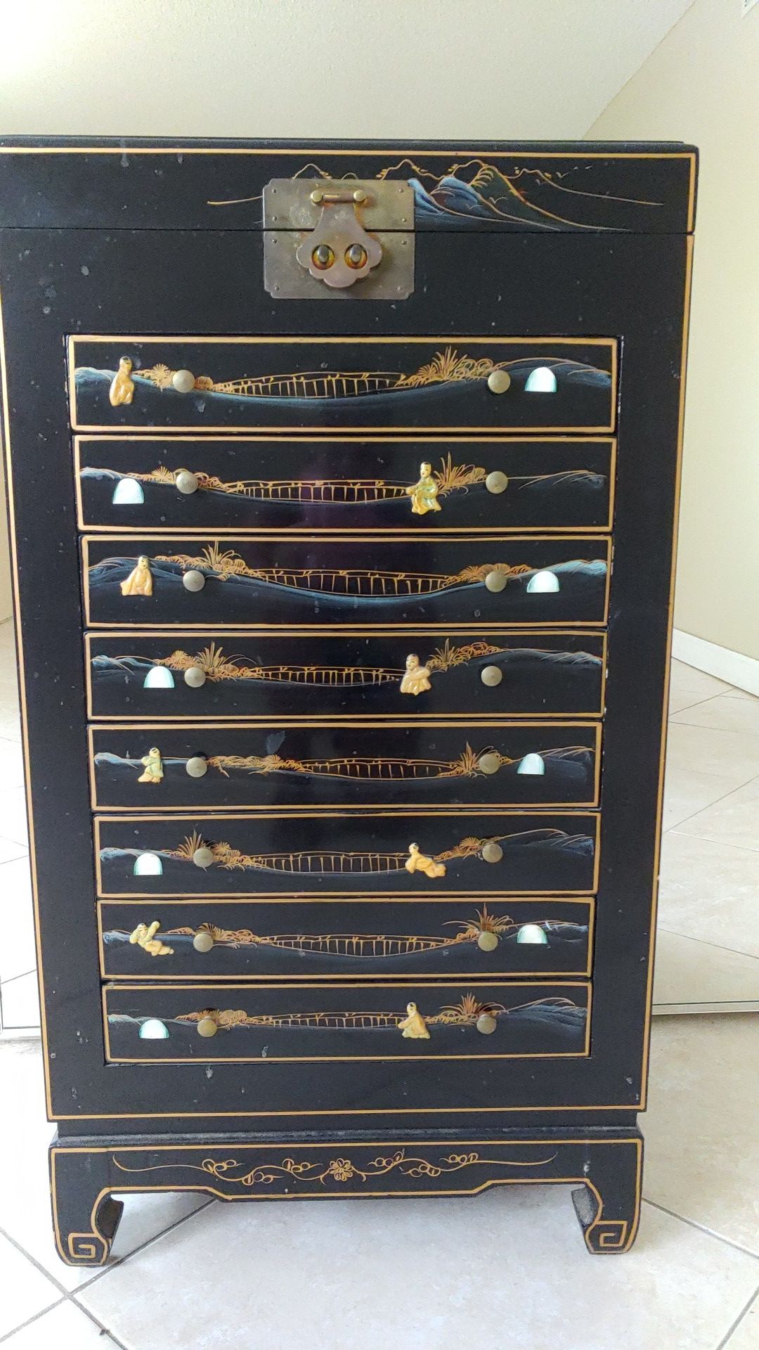 Pretty locker Chinese style jewelry box