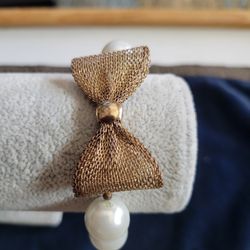 Faux Pearls With Bow Bracelet 