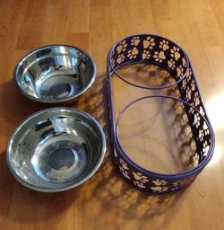 Stainless Steel Food/Water Bowl And Stand