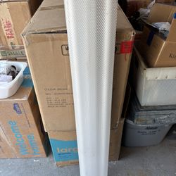 4’ Fluorescent Ceiling Lamp