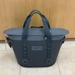 YETI HOPPER M30 SOFT COOLER CHARCOAL.