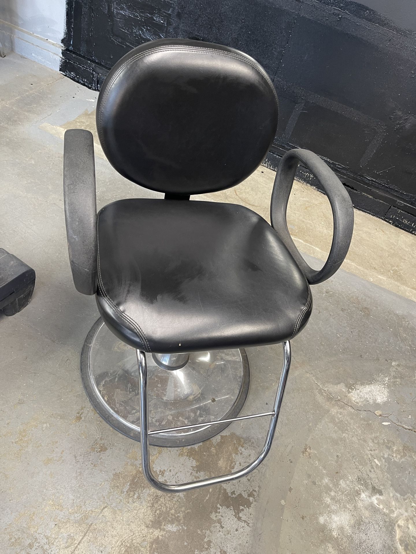 Non Reclyning Salon Chair  