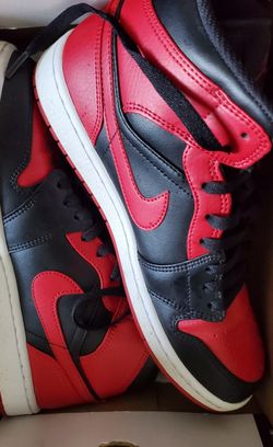 Jordan 1s mid banned (2020)