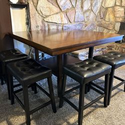 High Top Dining Room Table and 4 Bar Stools Set / Dinner Table / Pub Table