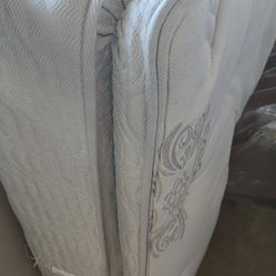 Full Size Matteas W/Box Spring 