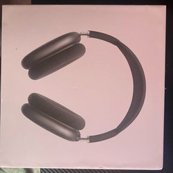 AirPod maxes with smart case