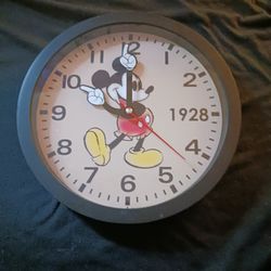 MICKEY MOUSE CLOCK 