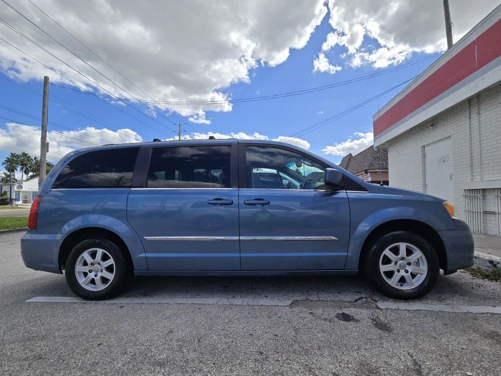 2012 Chrysler Town & Country