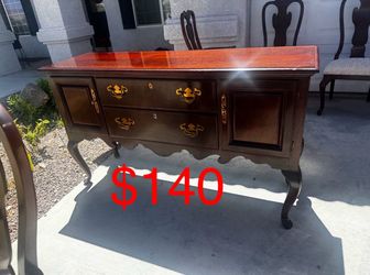 $140 Vintage Buffet Table Sturdy perfect condition