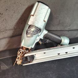 Hitachi 2 1/2 In Nail Gun 