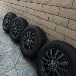 Set of 4 Toyota wheels with Yokohama Geolandar X-CV tires – 265/70R18