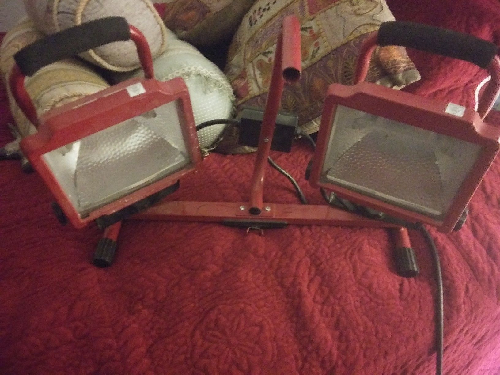 Intertek outdoor work light model number fu2402-2 Used. Good cond.