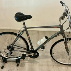  Gorgeous Giant Hybrid | Like New | Ready to roll (XL)