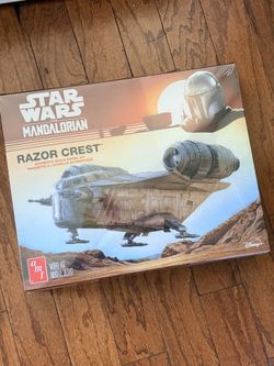AMT: Star Wars “Mandalorian Razor Crest” 1:72 Scale Model Kit