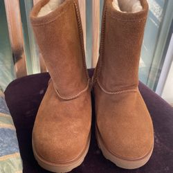 Bear paw Boots  Size 7