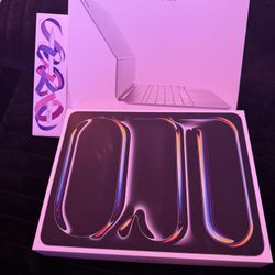 iPad Pro 13 M5 1TB Cellular Comes With PencilPro And Keyboard Cover