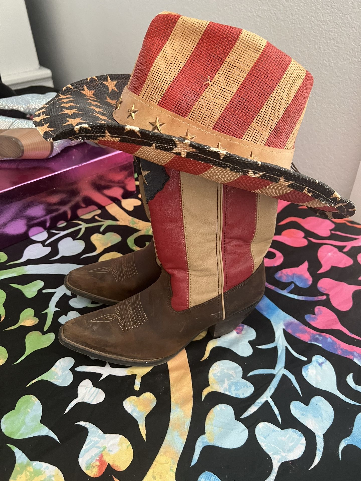 Women’s Cowboy Boots And Hat