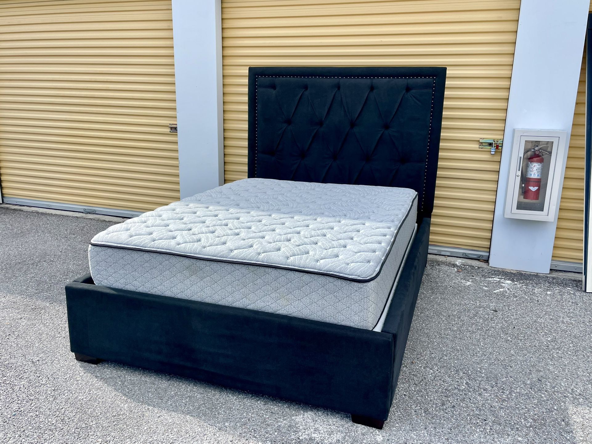 Black Queen Bed With Mattress
