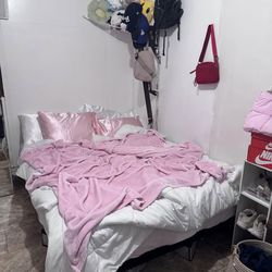 QUEEN BED WITH MATRESS AND FRAME