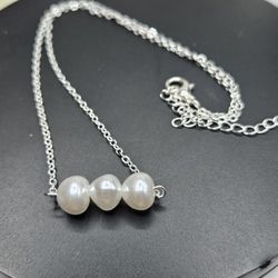 Pearl faux silver necklace