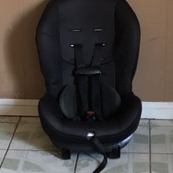LIKE NEW EVENFLO CONVERTIBLE CAR SEAT!!!!