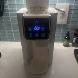 Single serve coffee maker with reusable filter